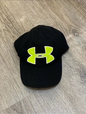 UNDER ARMOUR• youth size adjustable